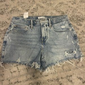 Good American distressed denim shorts size 26/2